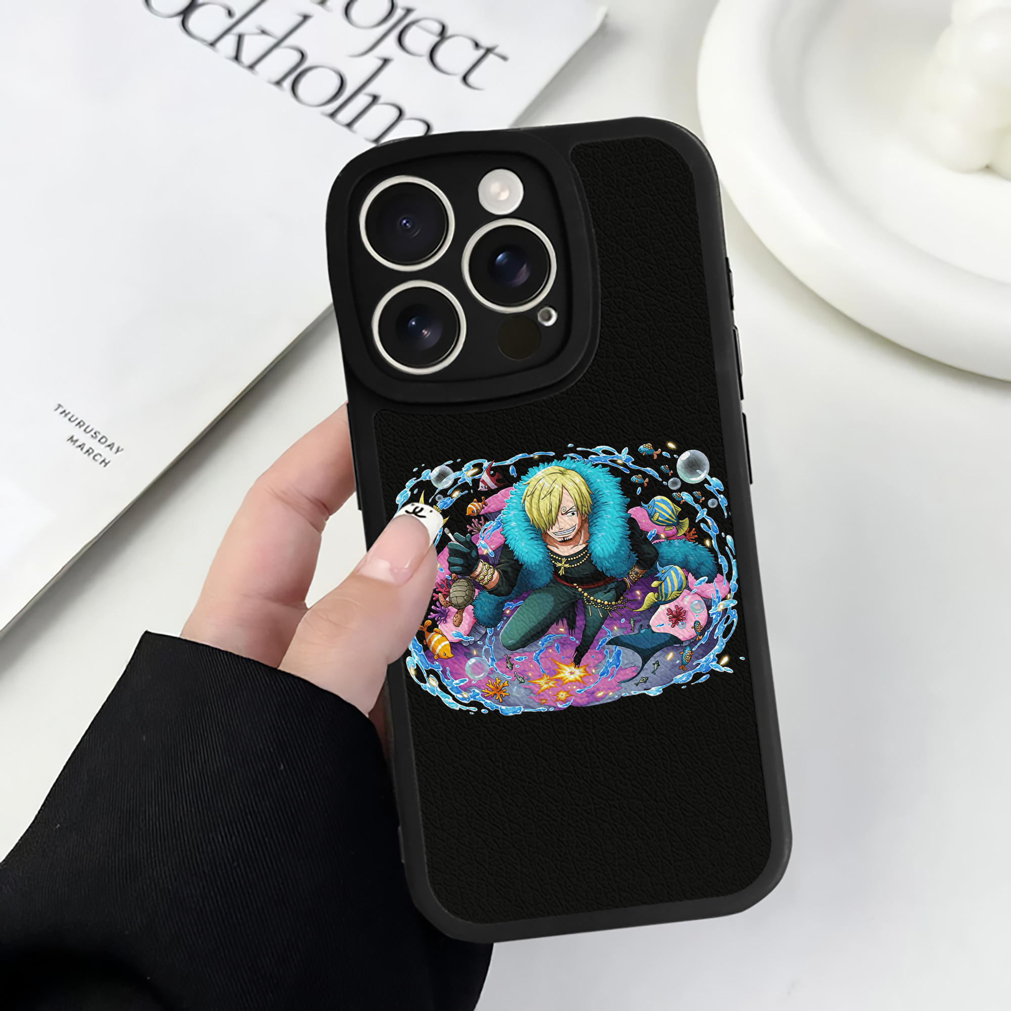 （画像用） ワンピース サンジ ONE PIECE Sanji 【iPhone 16シリーズ対応】シリコンスマホケース（レザー調） 材質：シリコン